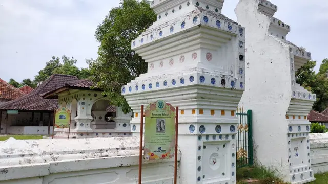 Perjalanan Cinta Putri Ong Tien dan Misteri Syair Cinta Sunan Gunung Jati