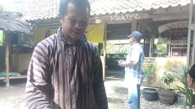 kopi moka disajikan dalam cangkir