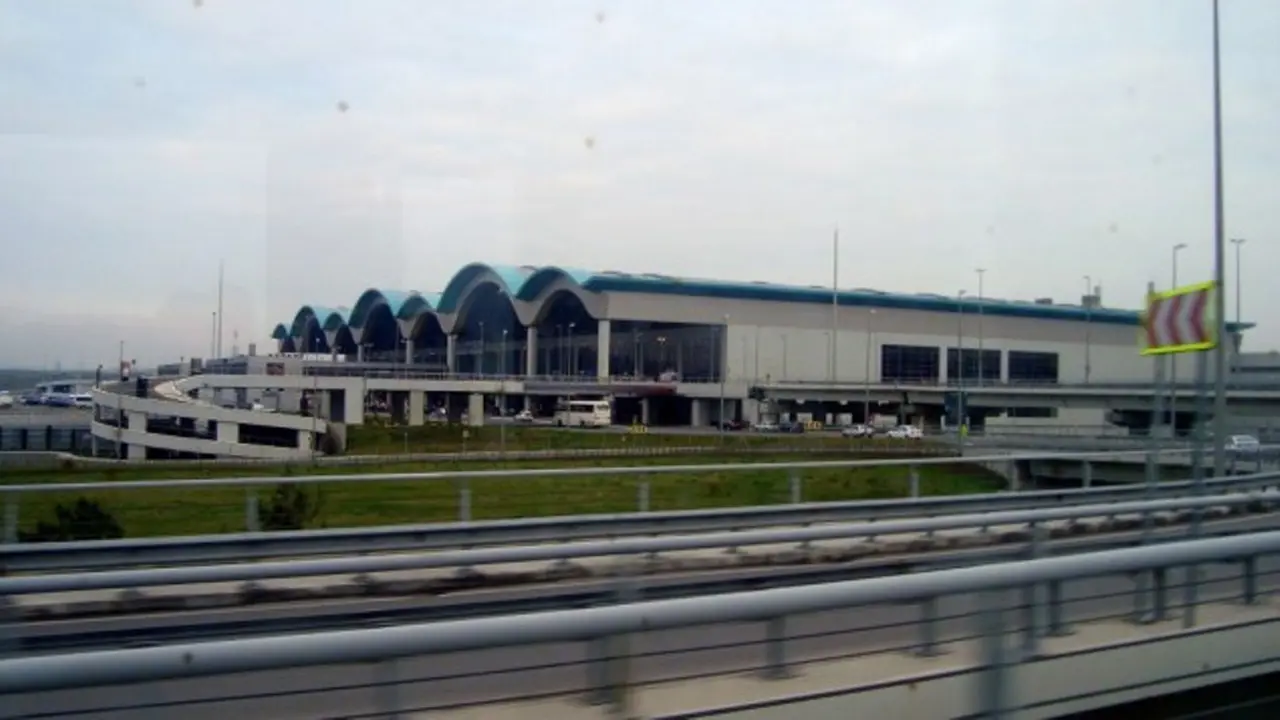 Ledakan Misterius di Bandara Turki, 1 Tewas, 5 Pesawat Rusak