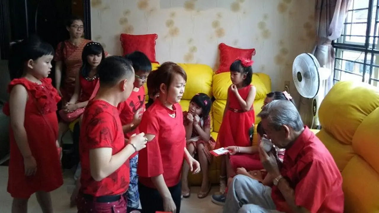 Tradisi Seru Sambut Imlek, Minum Teh hingga Perang Air