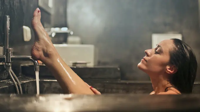 Urutan Mengaplikasikan Body Care yang Benar agar Tubuh Wangi Seharian