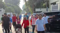 JK berolahraga bersama keluarga