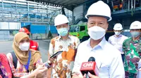 Menteri Perindustrian (Menperin) Agus Gumiwang Kartasasmita saat melakukan kunjungan kerja di PT. Sinar Mas Agro Resources and Technology Tbk (SMART) di Marunda, Bekasi, Selasa (22/3).