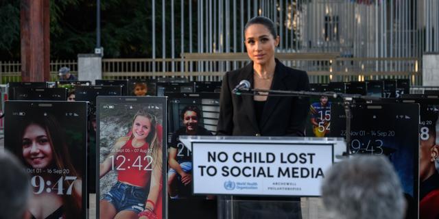 Meghan Markle Berbusana Serba Hitam, Bawa Pesan Bahaya Perundungan Online