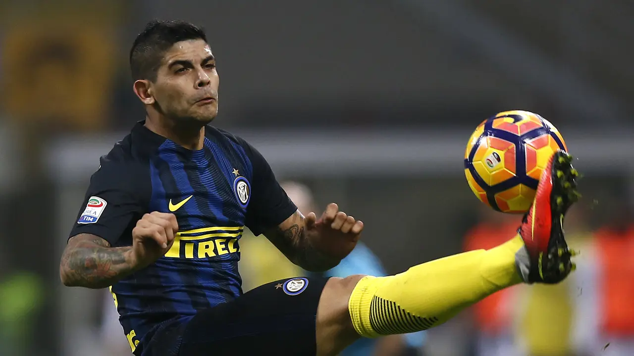 Ever Banega mengaku ingin terus memperkuat Inter Milan. 