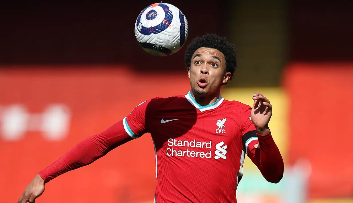 Trent Alexander-Arnold diberikan kesempatan bermain oleh tim utama Liverpool pada tahun 2016 setelah ia bermain apik bagi Liverpool U-18. Padahal, biasanya untuk masuk ke skuad utama harus melewati uji coba di skuad U-23 terlebih dahulu. (Foto: AFP/Pool/Martin Rickett)