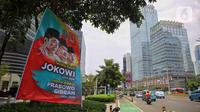 Spanduk atau baliho yang bertuliskan Terima Kasih Jokowi (2014-2024) ini dipasang dan terlihat di sejumlah jalan utama kota Jakarta. (Liputan6.com/Angga Yuniar)