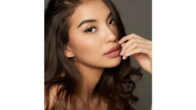 Digosipkan Dekat dengan Zack Lee, Ini 6 Potret Cantik Manohara