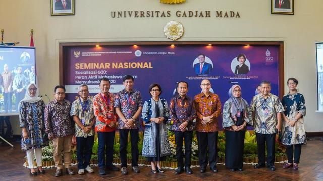 Seminar Nasional Sosialisasi G20: Peran Aktif Mahasiswa dalam Menyukseskan G20 yang diselenggarakan secara hybrid di Balai Senat Universitas Gajah Mada (UGM) Yogyakarta, Rabu (28/9/2022).