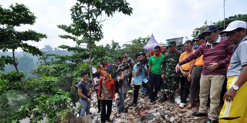 Wagub DKI Djarot Kunjungi TPS Pejaten Timur