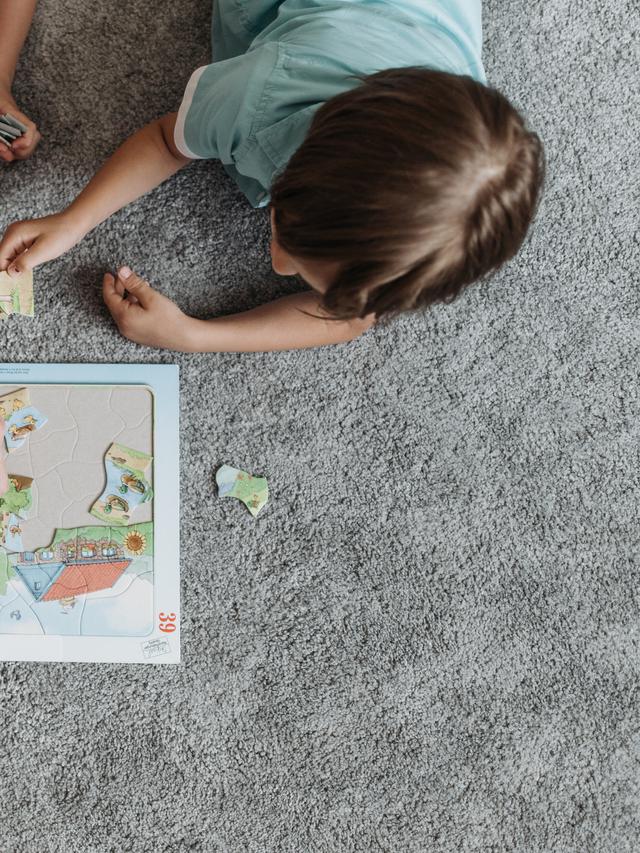 Ilustrasi anak bermain