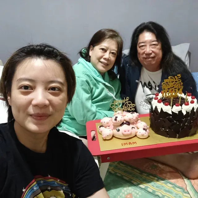 Ayah Leony Vitria Meninggal Dunia, Ini 7 Potret Kenangannya