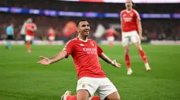 Di babak pertama, Benfica unggul lewat hattrick Vangelis Pavlidis pada menit ke-2, 22, dan 30. (PATRICIA DE MELO MOREIRA/AFP)