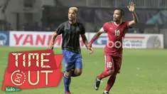Berikut momen Zulham Zamrun yang dihibur oleh bek Thailand, Pratum Chuthong seusai pertandingan final leg kedua Piala AFF 2016.