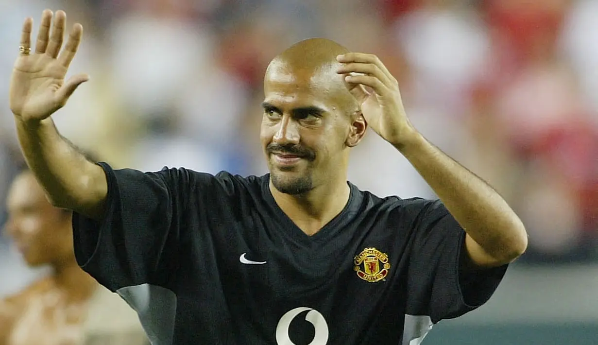 Juan Sebastian Veron - Pemain berkepala plontos ini didatangkan MU dari Lazio pada 2001 dengan harga 38 juta pounds atau Rp746,5 miliar. Meski dibeli mahal namun Veron tergolong rekrutan gagal lantaran hanya mampu mengemas 11 gol dan 11 assist selama dua musim di MU. (AFP/Laurence Griffiths)