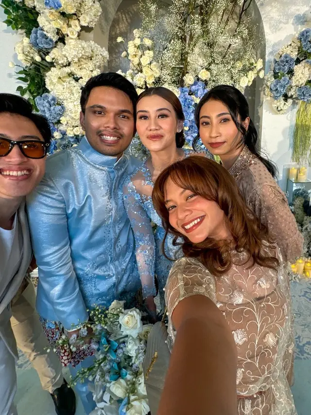 Potret Amel Carla di acara lamaran Thariq-Aaliyah (Sumber: Instagram/@amelcarla)