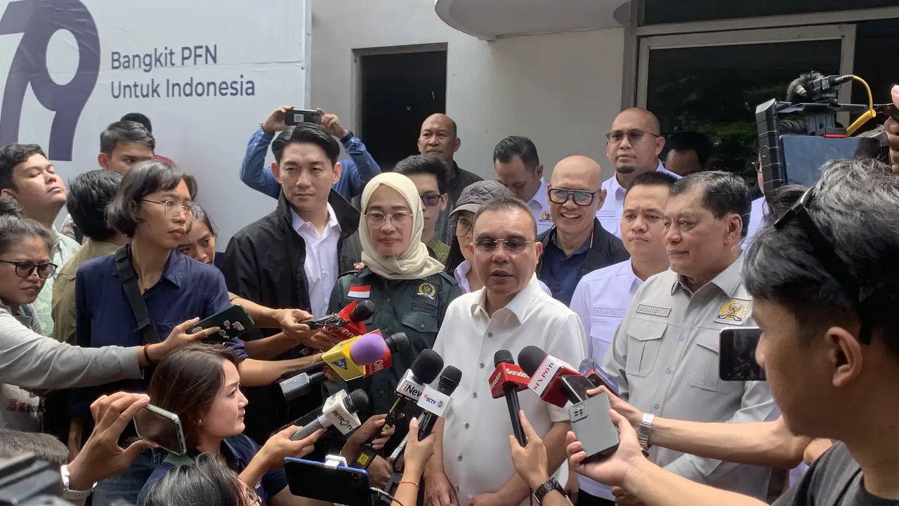 Wakil Ketua DPR RI Sufmi Dasco Ahmad meninjau gedung PT Produksi Film Negara (PFN) di Jakarta Timur (Liputan6.com/Delvira Hutabarat)