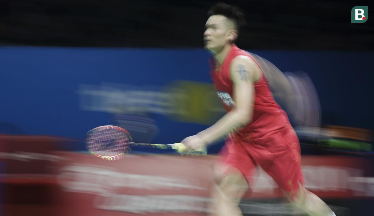 Lin Dan kesulitan meladeni permainan Chou Tien Chen asal Taiwan yang menjadi unggulan ke-4 di Indonesia Open 2019 kali ini. (Bola.com/Peksi Cahyo)