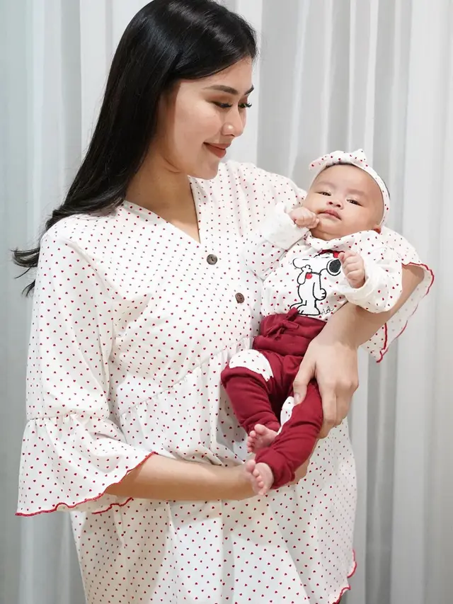 7 Gaya Zunaira, Putri Syahnaz Sadiqah Saat Pakai Bandana Hingga Hijab