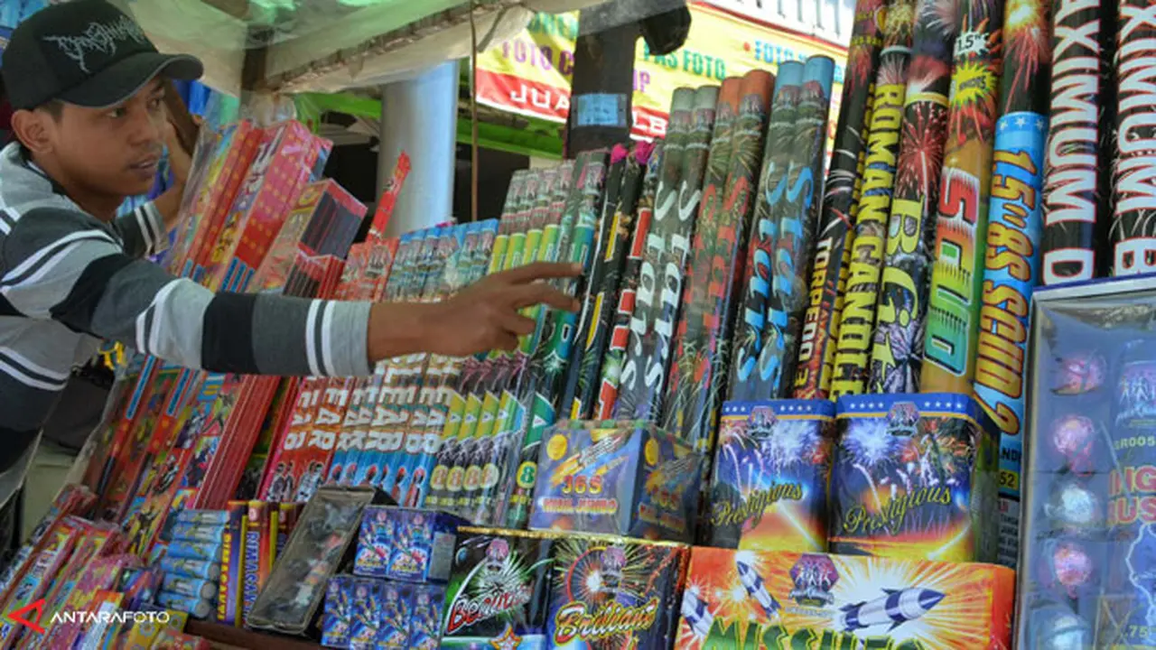 penjual-kembang-api-140101b.jpg
