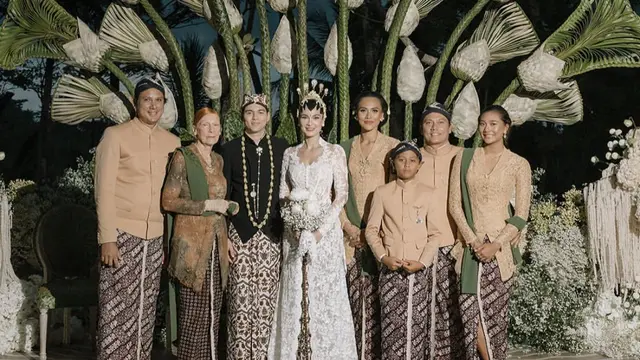 Kakak Ipar dan Keponakan Luna Maya di Hari Pernikahan. [@febjabrik]