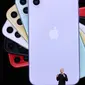 CEO Apple Tim Cook mengumumkan peluncuran iPhone 11 di Steve Jobs Theatre, Cupertino, California, Amerika Serikat, Selasa (10/9/2019). Apple menyematkan chipset A13 bionic pada iPhone 11, iPhone 11 Pro, dan iPhone 11 Max Pro. (Justin Sullivan/Getty Images/AFP)