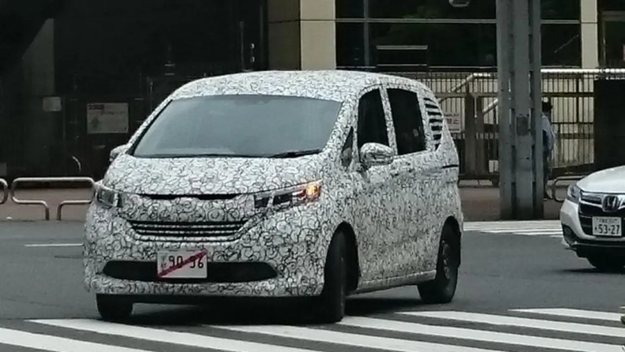 Akhirnya, Honda Freed Bermesin Turbo Menampakan Diri 