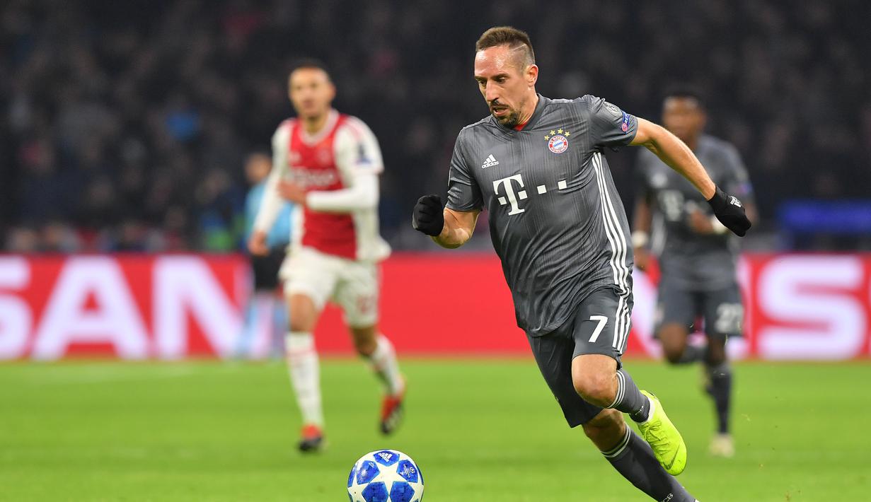 2. Franck Ribery – Ribery sudah memberikan banyak gelar untuk the Bavarian baik dari gelar Bundesliga maupun gelar Liga Champions. Namun kecepatannya makin menurun dan jarang tampil konsisten akibat cedera yang ia derita. (AFP/E. Dunand)