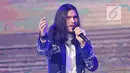 Aksi panggung Virzha saat tampil dalam ajang Liputan6 Awards 2019 di Jakarta, Sabtu (25/5). Liputan6 Awards 2019 bertajuk “Untukmu Indonesia tersebut merupakan program bakti kepada Indonesia sebagai bentuk kontribusi untuk bangsa terkait perdamaian. (Liputan6.com/Immanuel Antonius)