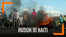 Aksi protes ribuan warga Haiti berujung rusuh, diwarnai aksi pembakaran kendaraan. Satu orang warga dilaporkan tewas.
