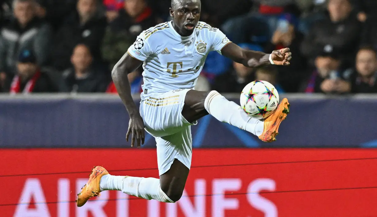 <p>Bayern mengonfirmasi kepergian Mane pada Selasa, 1 Agustus 2023. (AFP/Paul Ellis)</p>