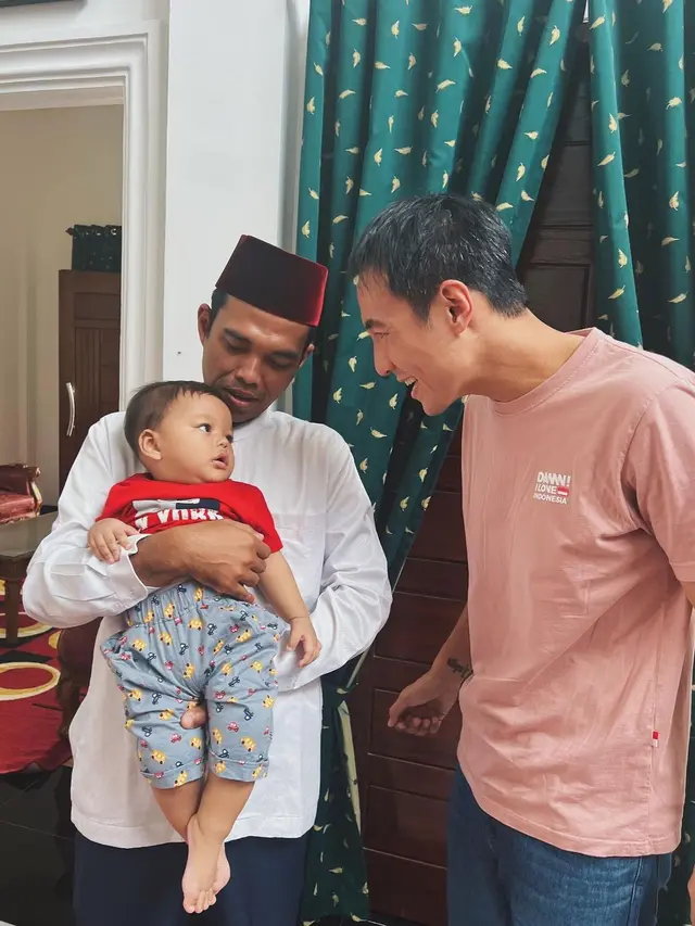 Daniel Mananta menyambangi kediaman Ustaz Abdul Somad (Instagram/vjdaniel)