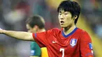 Kapten Timnas Korsel Park Ji-Sung ketika beraksi dalam laga Grup C Piala Asia 2011 melawan Australia yang berakhir 1-1 di Doha, Qatar, 14 Januari 2011. AFP PHOTO/KARIM JAAFAR