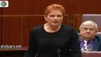 Aksi kontroversial Hanson ini menuai kecaman dari para senator lain.