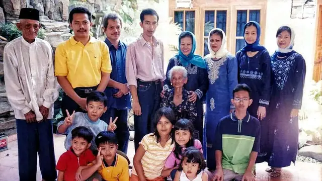7 Potret Lawas Presiden Jokowi Widodo, Penampilan saat Remaja Curi Perhatian