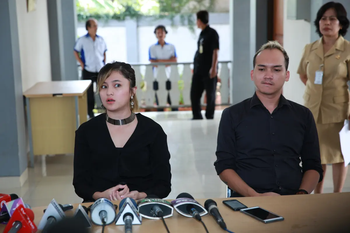 [Bintang] Marshanda dan Egi John