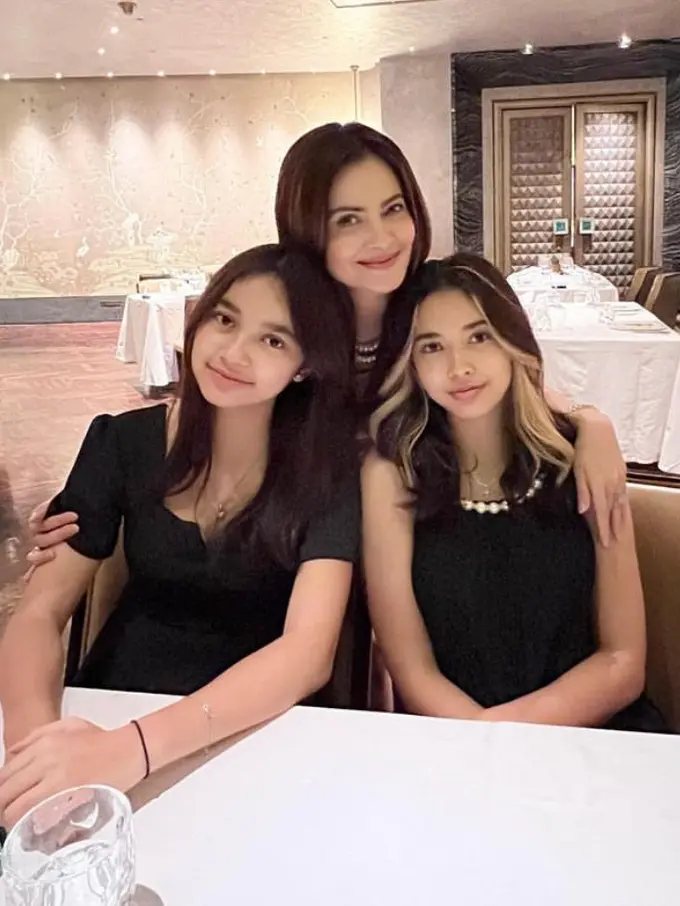 Artis Buktikan Jadi Ibu Tiri Tak Harus Jahat