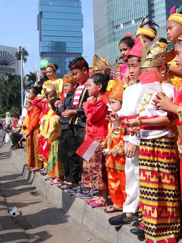20160821-Anak-Anak Ini Nyanyikan Lagu Indonesia Raya di HI-Jakarta