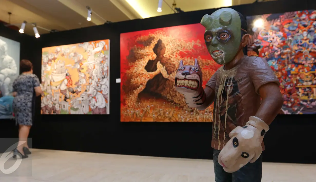 Salah satu patung yang dipamerkan pada acara Mandiri Art Charity Mandiri- Sahabat Negeri di Jakarta, Sabtu (23/7). Pameran amal ini akan didedikasikan untuk pengembangan pendidikan anak bangsa dan seni di tanah air. (Liputan6.com/Angga Yuniar)