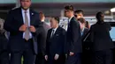 Pejabat tinggi Korea Utara, Kim Yong Chol tiba untuk makan malam dengan Menteri Luar Negeri AS Mike Pompeo, di New York, Rabu (30/5). Pompeo dan Yong Chol tiba di venue secara terpisah dan tidak satu pun berbicara kepada wartawan. (AP/Julie Jacobson)