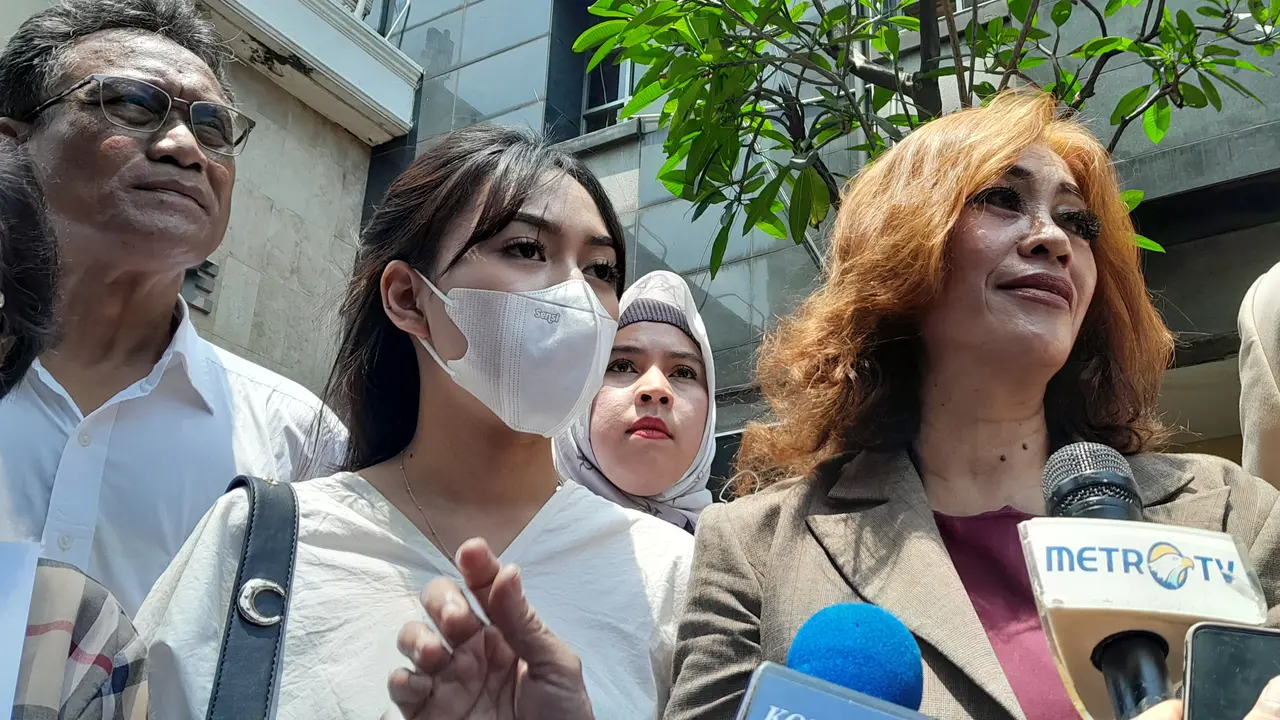 Anastasia Pretya Amanda alias APA (19) (masker putih) (Liputan6.com/Ady Anugrahadi)