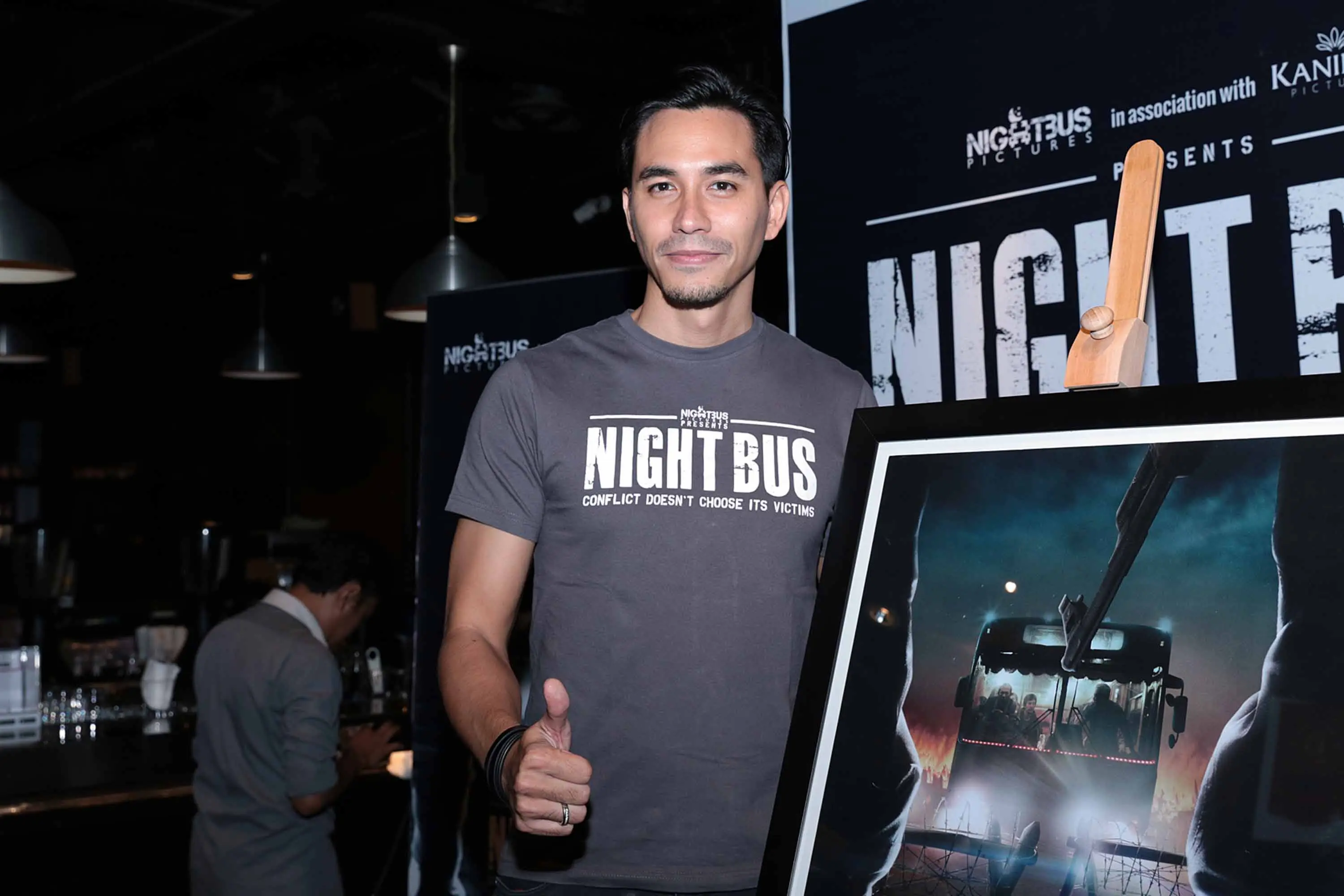 Presenter dan pemeran Darius Sinathrya akhirnya merampungkan film Night Bus. Baginya, film ini merupakan debut perdananya sebagai seorang produser film. (Deki Prayoga/Bintang.com)