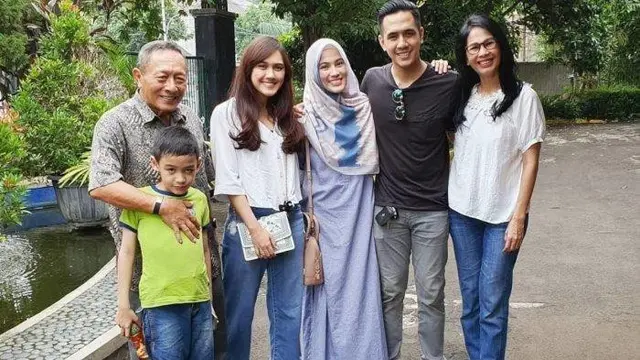5 Potret Kebersamaan Alyssa Soebandono dan Ibu yang Jarang Tersorot