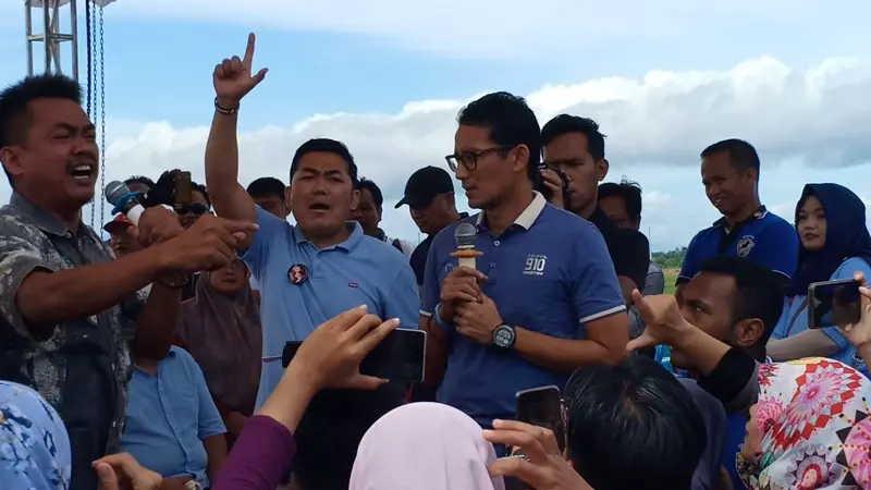 Mantan Komisioner KPU Jawa Tengah bernama Subkhan mengaku sebagai petani bawang di Brebes saat bertemu calon wakil presiden Sandiaga Uno. (Liputan6.com/Fajar Eko)