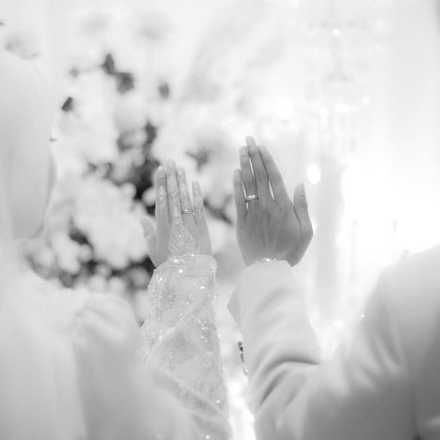 6 Potret Pernikahan Gus Zizan dan Kamila Asy Syifa, Disorot karena Masih Terlalu Muda