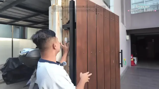 Potret Fasad Depan Rumah Jirayut di Jakarta