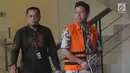 Mantan Ketum PPP Muhammad Romahurmuziy tersenyum usai diperiksa oleh penyidik di Gedung KPK, Jakarta, Jumat (21/6/2019). Usai diperiksa KPK, Rommy bersiap untuk melaksanakan Salat Jumat. merdeka.com/Dwi Narwoko)