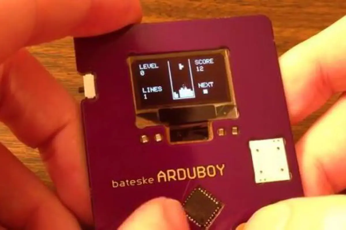 Inilah Gameboy Terkecil di Dunia, Seukuran Kartu Kredit
