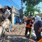 Rumah di Jalan Kapasari ambruk terdampak pengerjaan box culvert. (Dian Kurniawan/Liputan6.com)