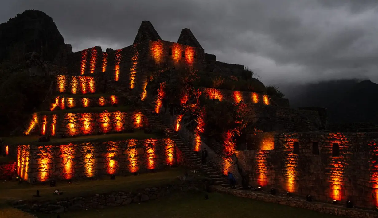 Pemandangan situs arkeologi Machu Picchu di Cusco, Peru, 1 November 2020. Machu Picchu kembali dibuka seiring menurunnya penularan COVID-19 di Peru. (ERNESTO BENAVIDES/AFP)